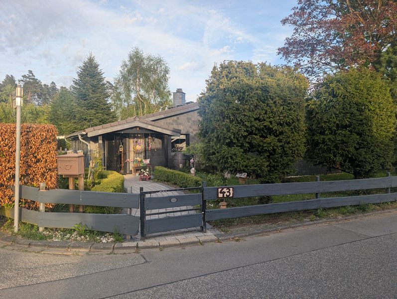 Bungalow mit Garage und 2-3 Stellplätzen